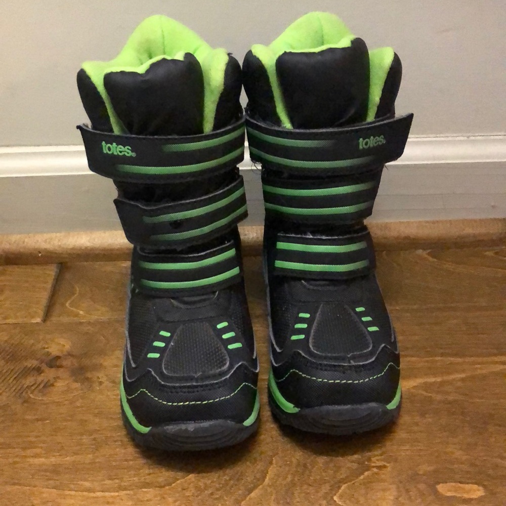 Boys Sz 11 Totes Snow Boots